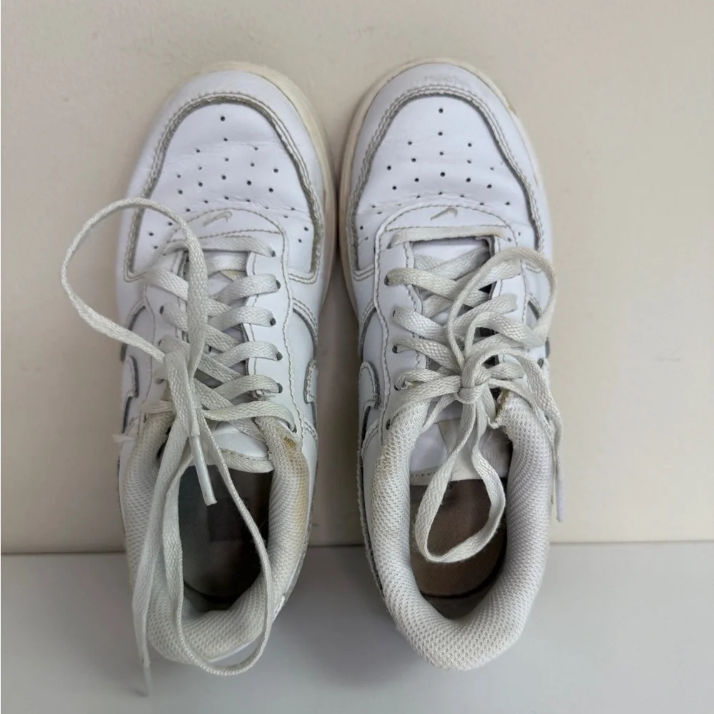 Nike kids white